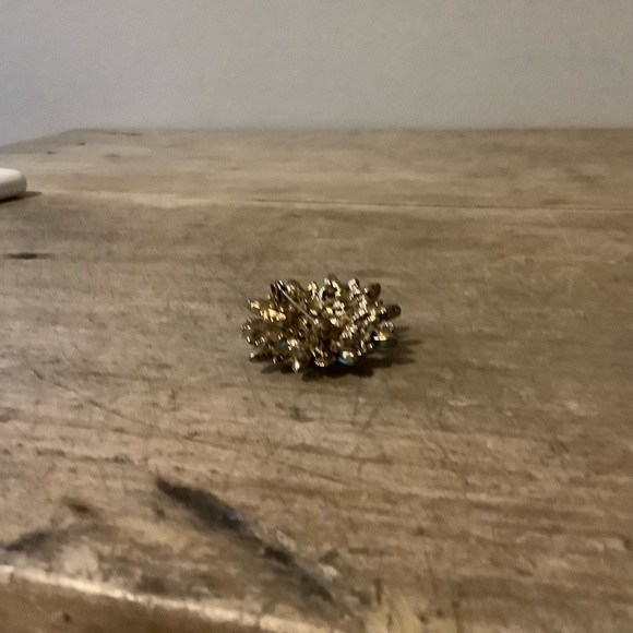 Faux turquoise and crystal pin brooch💥SALE - Picture 6 of 6